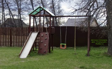 Детская площадка, дом в Бузулукском бору