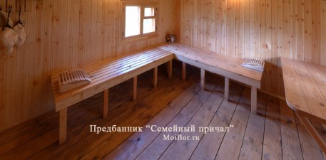 Просторный предбанник в бане